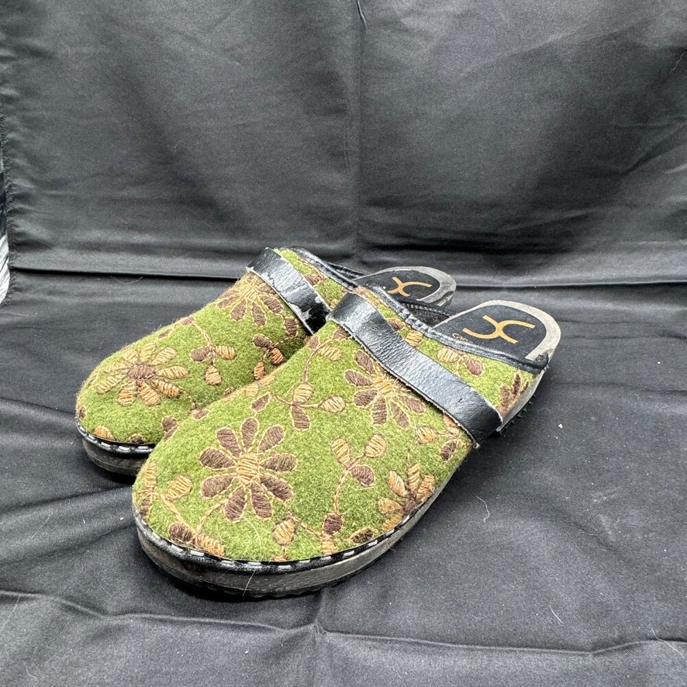 Cape Clogs Womens Mules Shoes Green Wool Slip On Floral Embroidered Round Toe 40